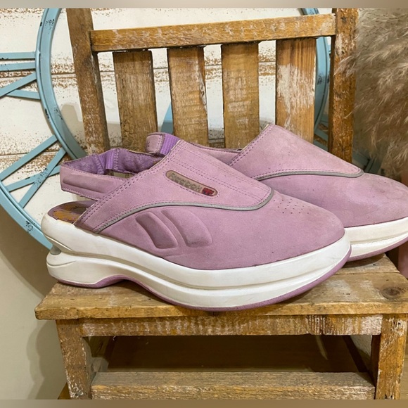 Reebok Shoes - Women’s Vtg. Reebok Lavender Wedge Shoe Sz 8